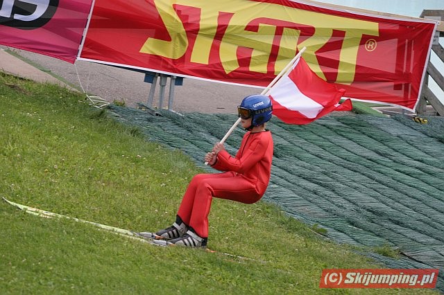 061 Młody skoczek z flagą Austrii